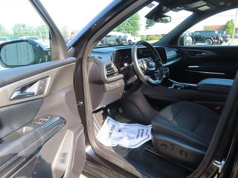 Used 2025 Chevrolet Traverse LT w/ Sun and Wheel Package AWD/4WD image 18