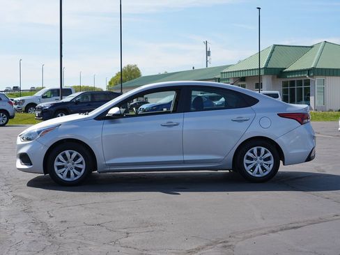 Used 2021 Hyundai Accent SE FWD image 6