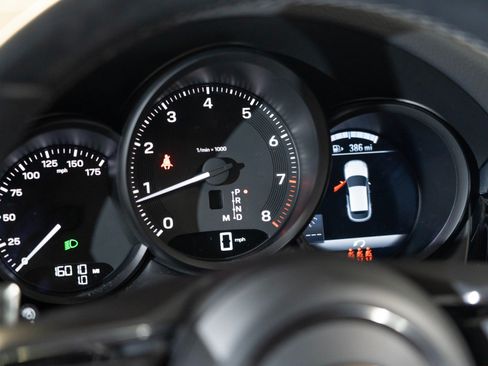 Certified 2023 Porsche Macan AWD/4WD image 18