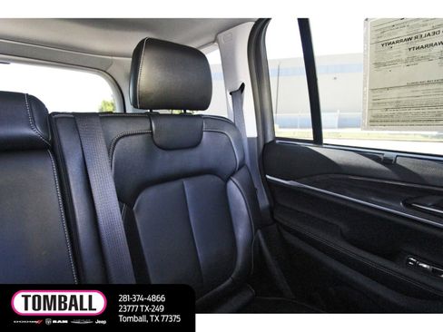 Used 2023 Jeep Grand Cherokee Limited w/ Luxury Tech Group II RWD image 12