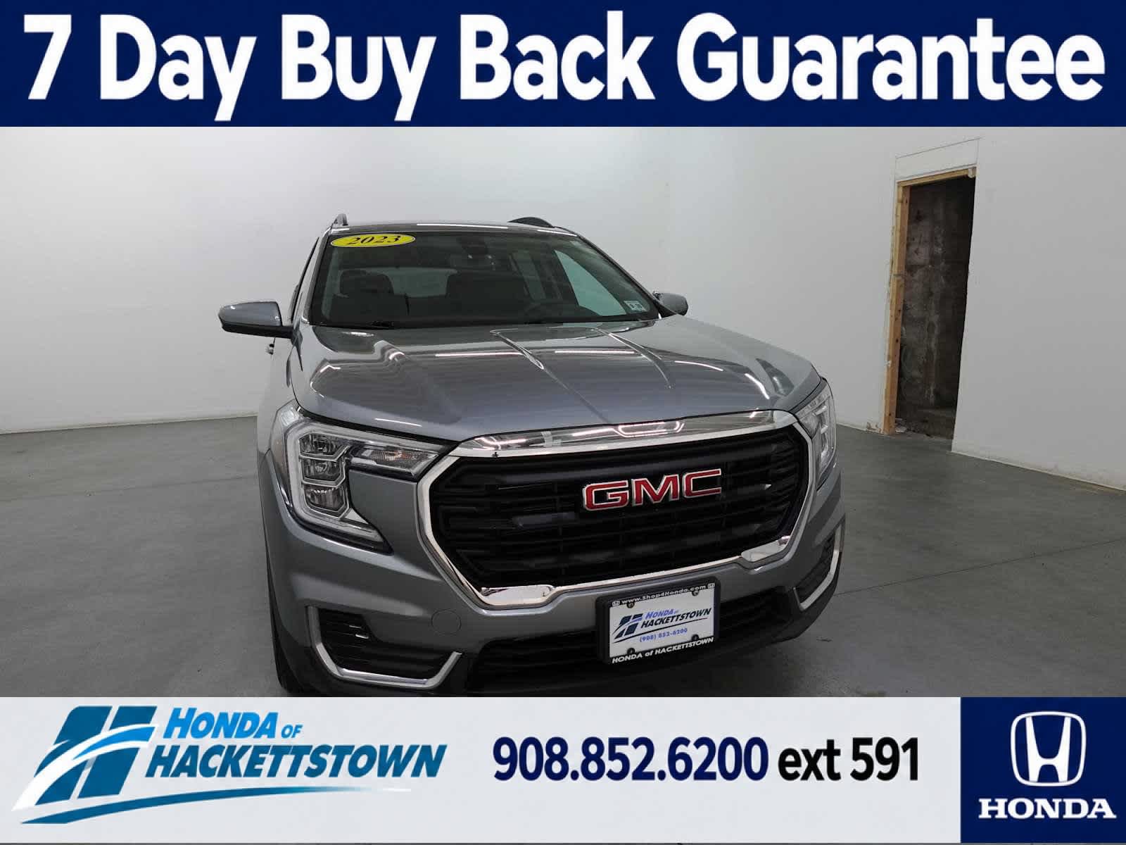Used 2023 GMC Terrain SLE w/ Driver Convenience Package FWD image 3
