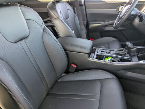 Certified 2025 Kia Sorento S w/ Panoramic Sunroof Package image 11