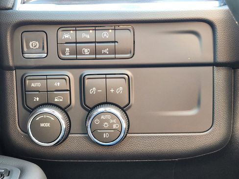 New 2026 Chevrolet Suburban Premier image 18