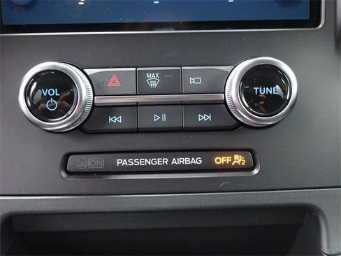 Used 2024 Ford Edge SE image 9