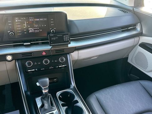 Certified 2024 Kia Carnival LX image 20