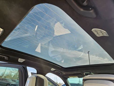 Used 2025 BMW 760i xDrive w/ Premium Package image 22