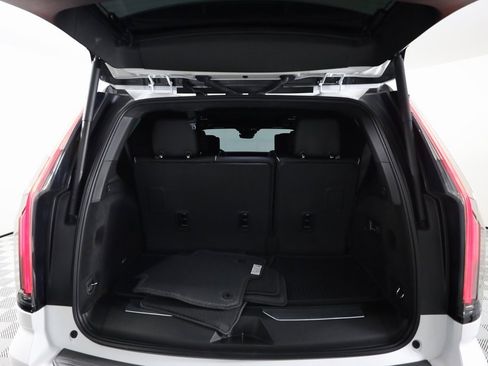 Used 2025 Cadillac Escalade V w/ LPO, ONYX Package image 8