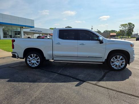 Used 2023 Chevrolet Silverado 1500 High Country w/ High Country Premium Package AWD/4WD image 16