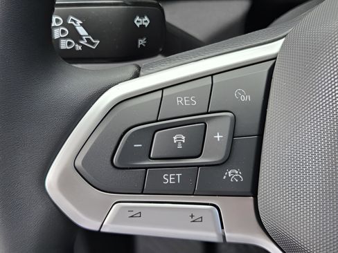 New 2026 Volkswagen Taos SE FWD image 20