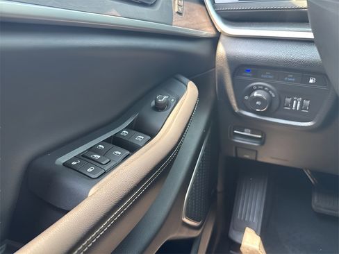 Used 2022 Jeep Grand Cherokee Limited 4xe image 30