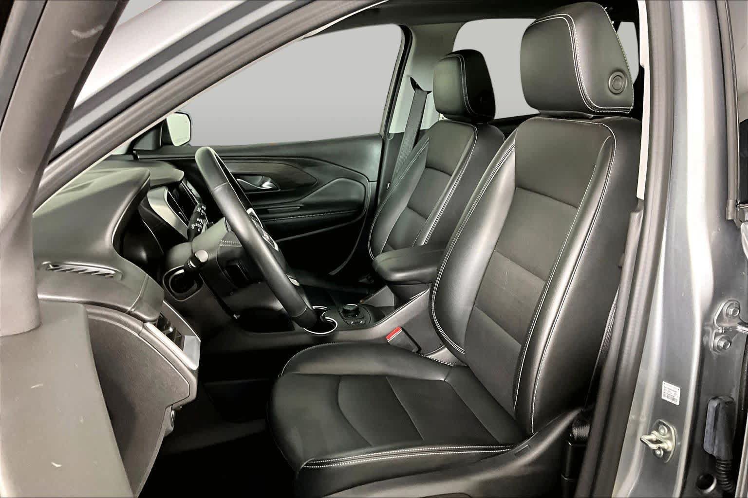 Used 2024 GMC Terrain SLT w/ Elevation Edition FWD image 7
