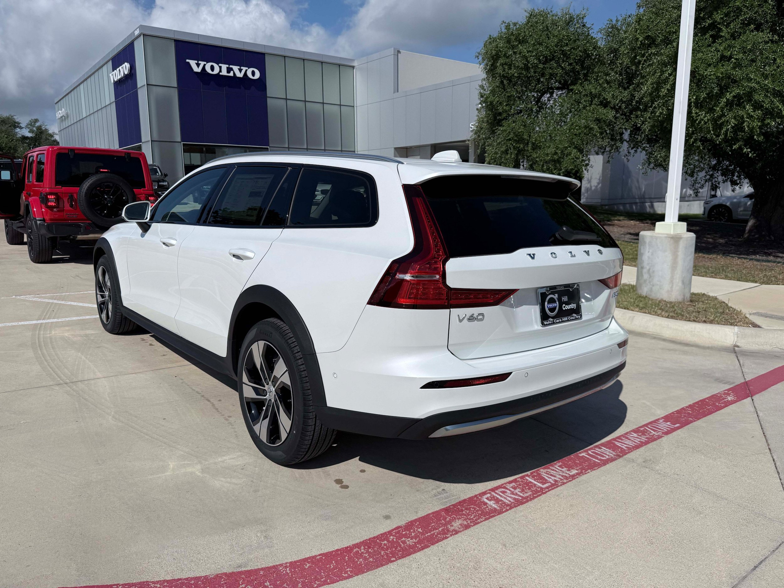New 2026 Volvo V60 B5 Cross Country Plus w/ Climate Package AWD/4WD image 4