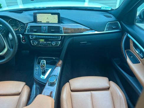 Used 2018 BMW 330i xDrive Sedan w/ Premium Package AWD/4WD image 14