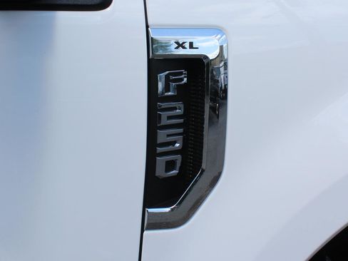 Used 2022 Ford F250 XL w/ Power Equipment Group image 40