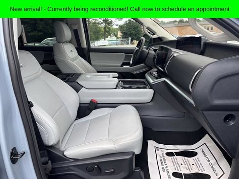 Used 2025 Ford Expedition Platinum AWD/4WD image 13