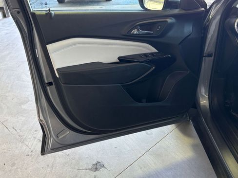 Used 2025 Chevrolet Trax LT image 26