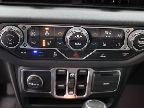 Used 2024 Jeep Wrangler Unlimited Sahara image 23