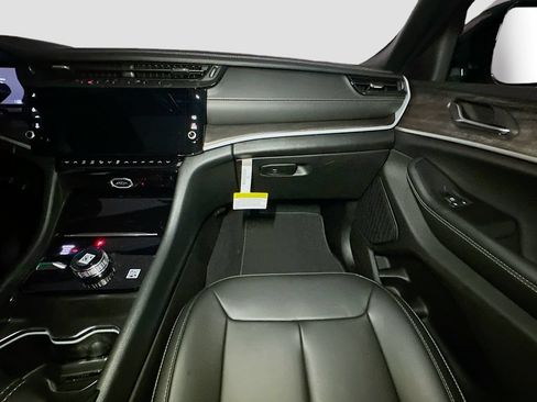 New 2026 Jeep Grand Cherokee Limited w/ Limited Altitude Package AWD/4WD image 27