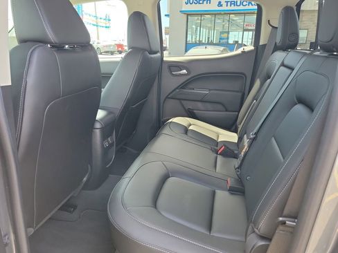 Used 2022 Chevrolet Colorado LT w/ Luxury Package AWD/4WD image 16