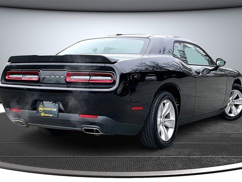 Used 2023 Dodge Challenger SXT image 6