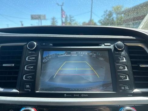 Used 2017 Toyota Highlander Limited AWD/4WD image 42