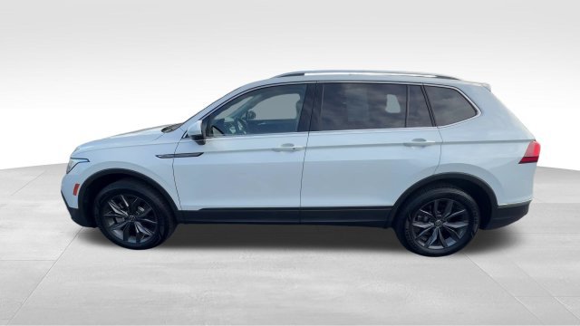 Used 2023 Volkswagen Tiguan SE w/ Panoramic Sunroof Package AWD/4WD image 3