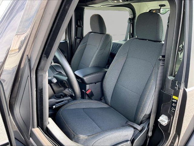 Used 2025 Jeep Wrangler Sport AWD/4WD image 10