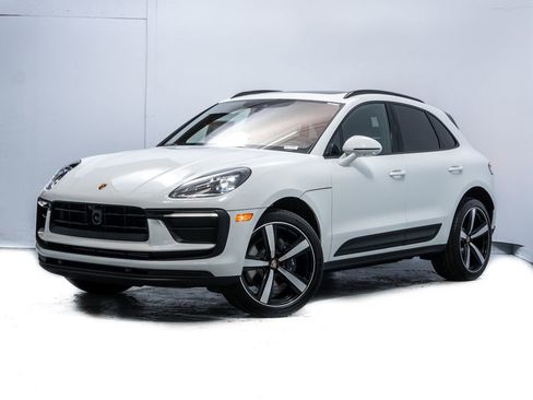 Certified 2026 Porsche Macan AWD/4WD image 1