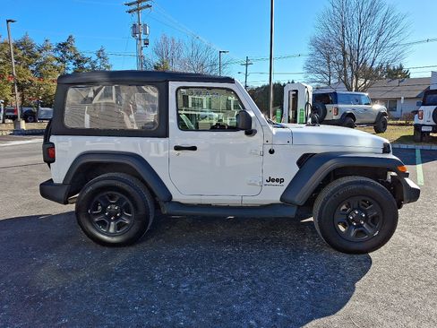 Used 2023 Jeep Wrangler Sport image 4