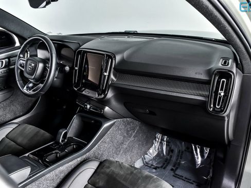 Used 2022 Volvo XC40 P8 Recharge Ultimate image 23