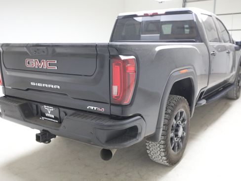 Used 2022 GMC Sierra 2500 AT4 w/ AT4 Premium Plus Package AWD/4WD image 4