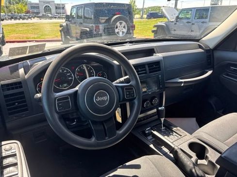 Used 2012 Jeep Liberty Sport w/ Driver Convenience Group AWD/4WD image 12