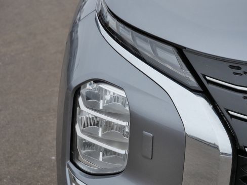 Used 2023 Mitsubishi Outlander SEL image 16