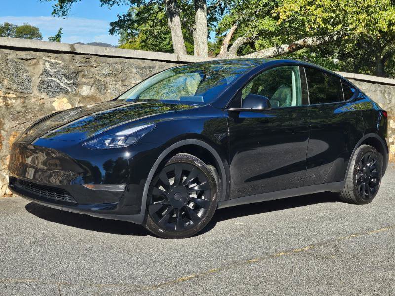 Used 2023 Tesla Model Y Long Range AWD/4WD image 5