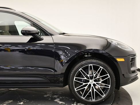Certified 2025 Porsche Macan image 15