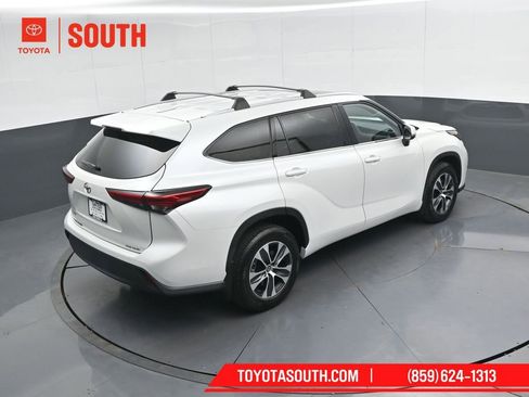 Used 2022 Toyota Highlander XLE image 50
