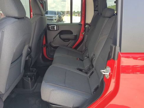 Used 2024 Jeep Gladiator Sport AWD/4WD image 13