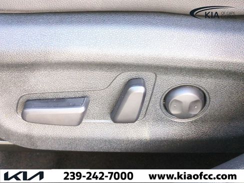 Certified 2022 Kia Niro EX Premium image 19