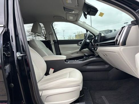 Used 2025 Kia Sorento S image 7