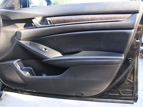 Used 2018 Honda Accord EX-L image 25