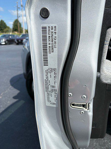 Used 2025 Jeep Compass Latitude AWD/4WD image 19