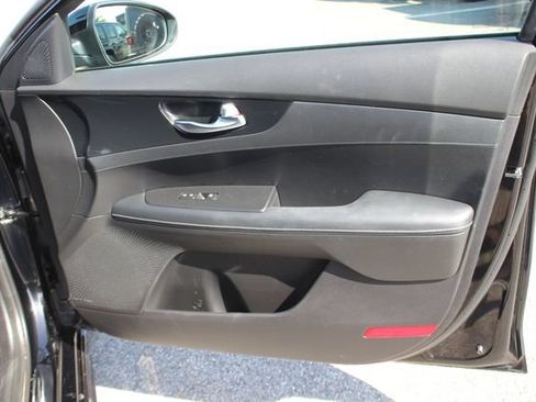 Used 2023 Kia Forte GT-Line w/ GT-Line Premium Package FWD image 32