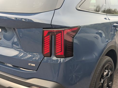 Certified 2024 Kia Sorento SX Prestige w/ Olive Brown Leather Package image 9