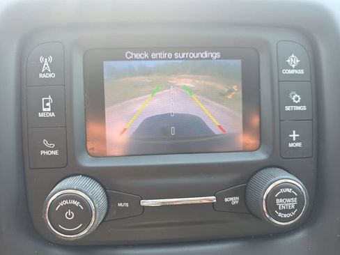 Used 2018 Jeep Compass Latitude FWD image 23
