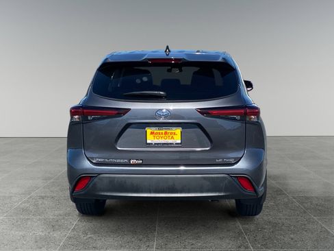 Used 2024 Toyota Highlander LE image 4