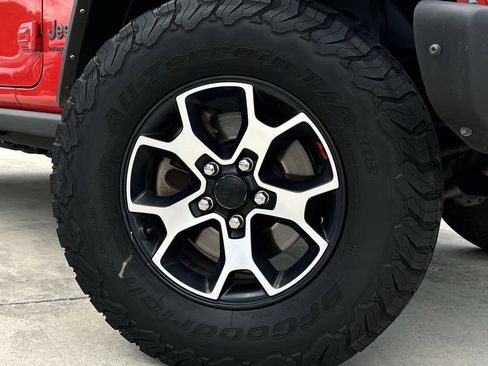 Used 2022 Jeep Wrangler Unlimited Rubicon w/ Steel Bumper Group AWD/4WD image 9