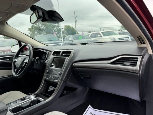 Used 2019 Ford Fusion SE w/ Equipment Group 151A FWD image 19