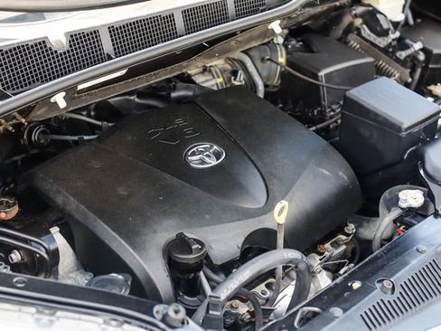Used 2017 Toyota Sienna Limited Premium image 53