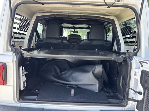 Used 2019 Jeep Wrangler Unlimited Sahara AWD/4WD image 28