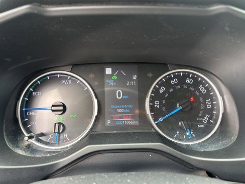 Used 2021 Toyota RAV4 XLE w/ Convenience Package AWD/4WD image 4